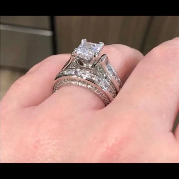 WEDDING RING - Picture 6 of 9